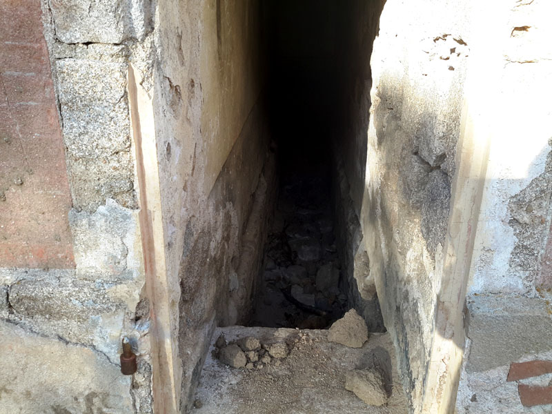 intérieur du tombeau de Coti Chiavari