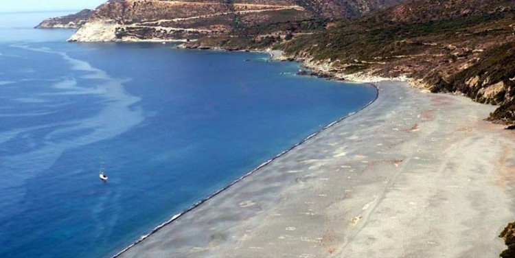 plage de nonza, avec inscriptions